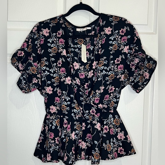 NWT Mi Ami Women’s Floral Crossover Top - Size Large - Picture 1 of 7